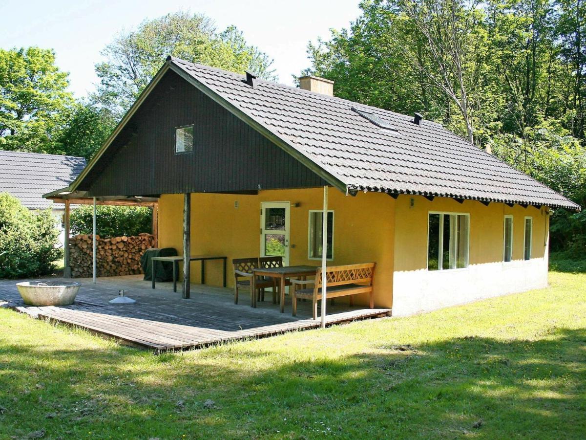 6 Person Holiday Home In Aakirkeby Ruang foto