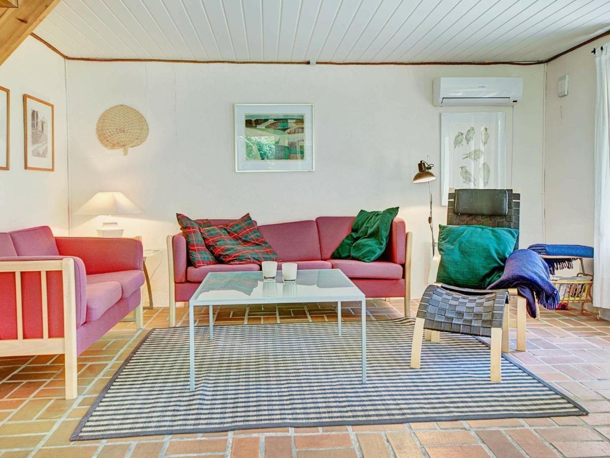6 Person Holiday Home In Aakirkeby Ruang foto