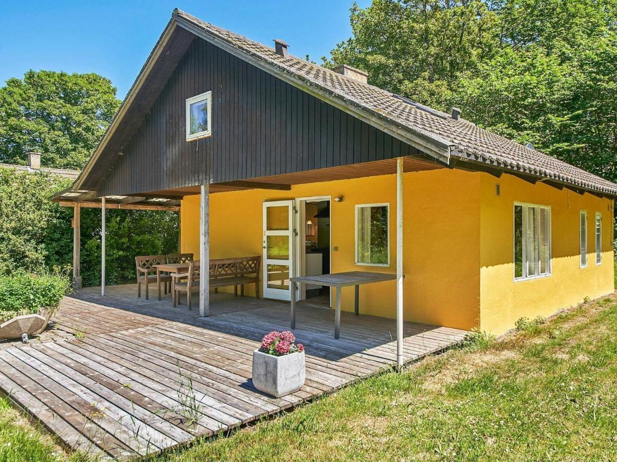 6 Person Holiday Home In Aakirkeby Ruang foto