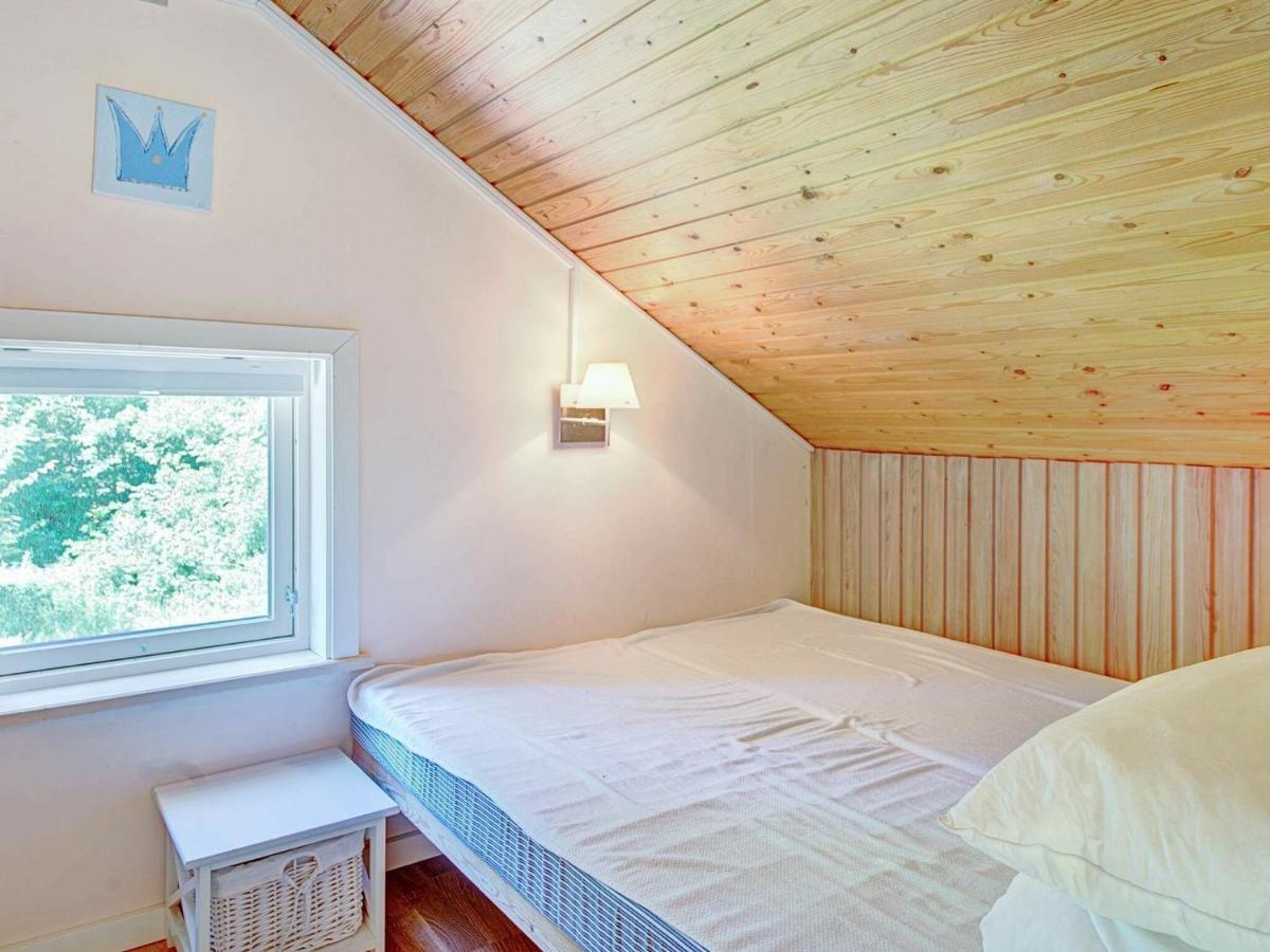 6 Person Holiday Home In Aakirkeby Ruang foto