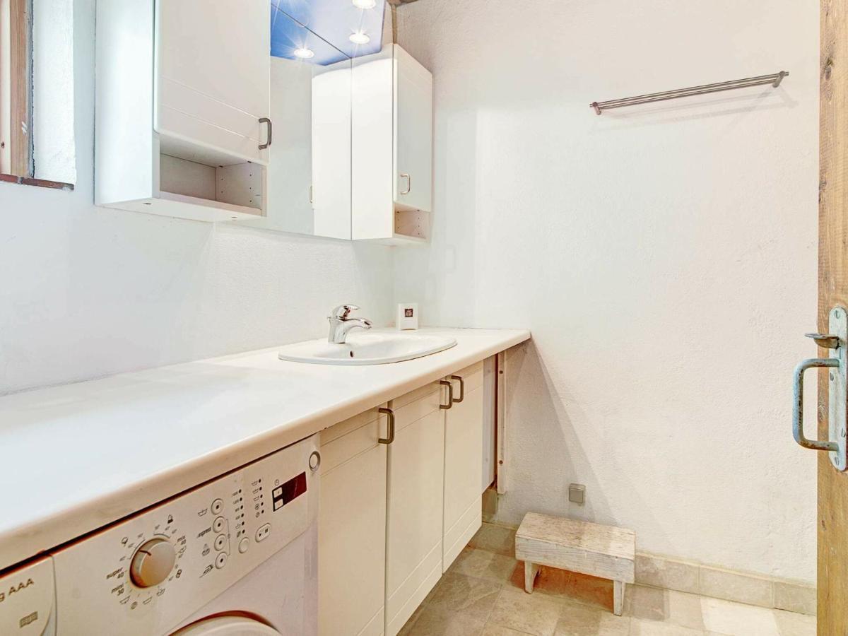 6 Person Holiday Home In Aakirkeby Ruang foto