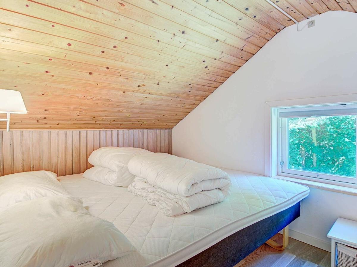6 Person Holiday Home In Aakirkeby Ruang foto
